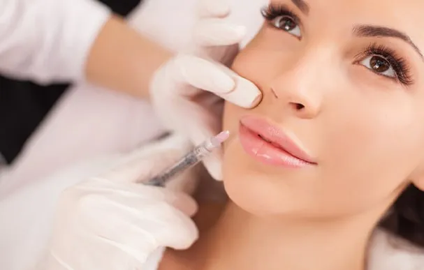 Lip Lift Wien, Hyaluronsäure Lippen, Lippen aufspritzen bei Dr. Chichakli